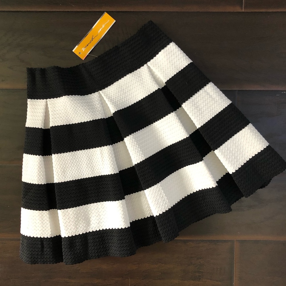 Touch Me NWT Black & White Skirt